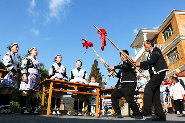 苗乡年味浓  仙桥麒麟山首届“刨汤”文化节引客来