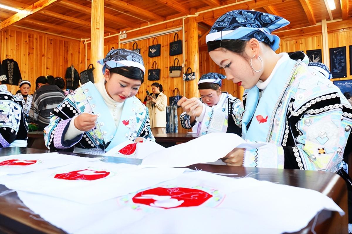 贵州福泉：苗乡年味浓  仙桥麒麟山首届“刨汤”文化节引客来