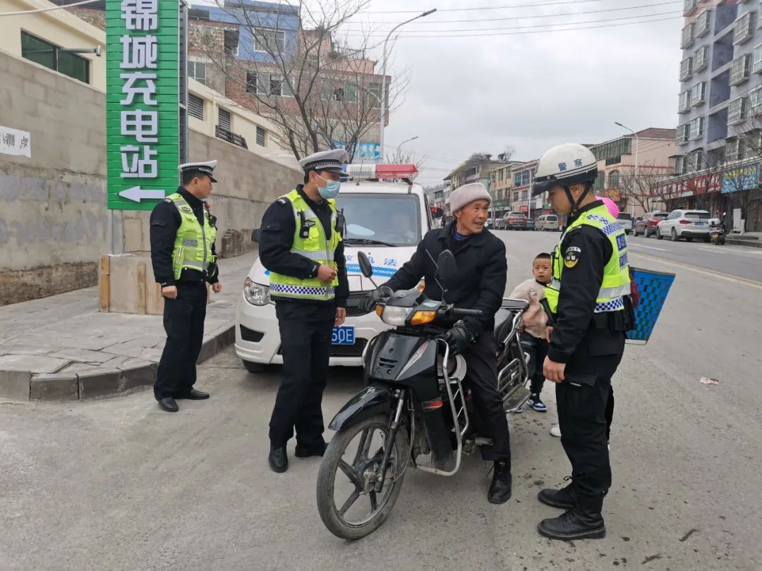 贵州惠水：巡特警联合交警加强巡逻力度 保辖区交通环境持续稳定