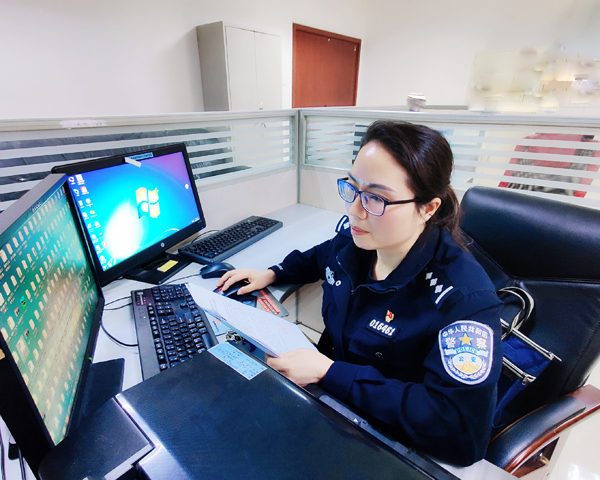 全国公安机关成绩突出女民警——刘松竹