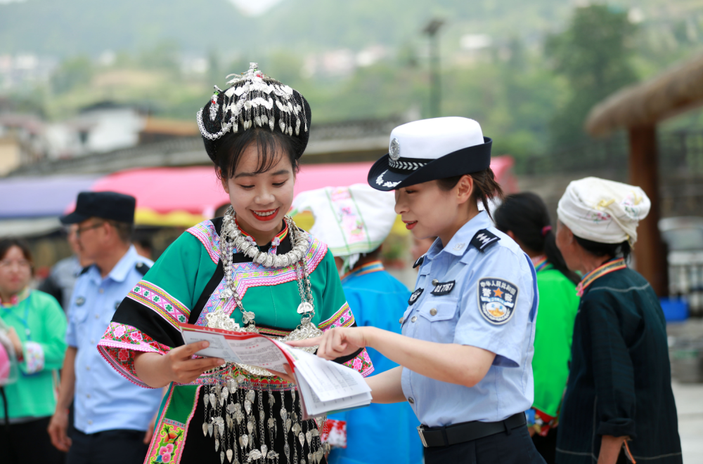 行在青山绿水间，畅游归兰水族乡“甜蜜”金色画卷