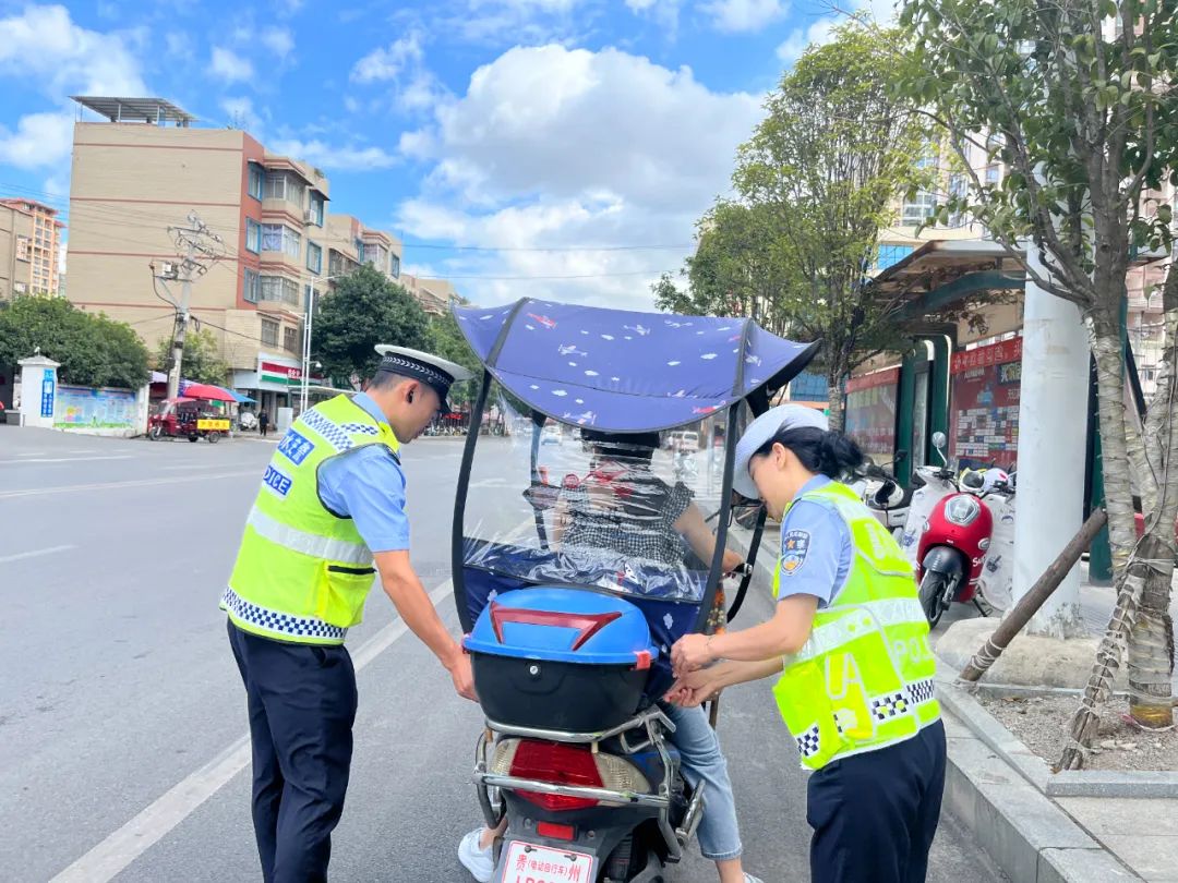 贵州惠水交警“警”力全开强化社会面巡逻防控