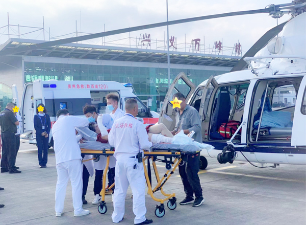贵州：警医联动架起“空中救护线”