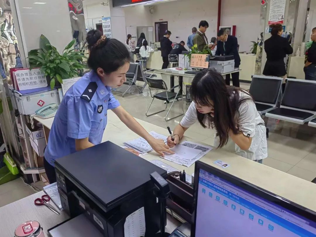 贵州惠水公安开通“绿色通道”畅通留学路 高效助力学子逐梦之旅