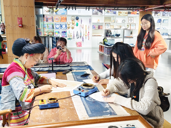 大文化系列报道：贵州布依族服饰文化系列报道之一