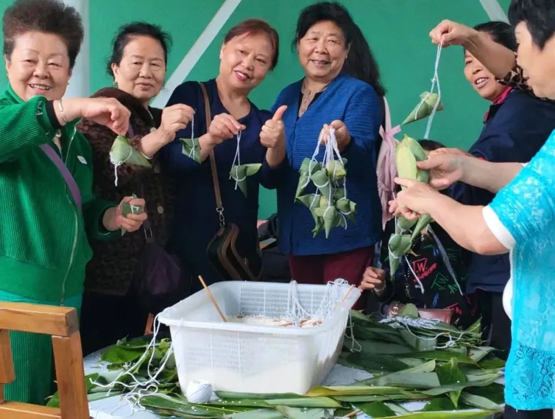 “过端午·迎六一”尊老爱幼公益活动圆满举行：一叶粽香里的代际对话